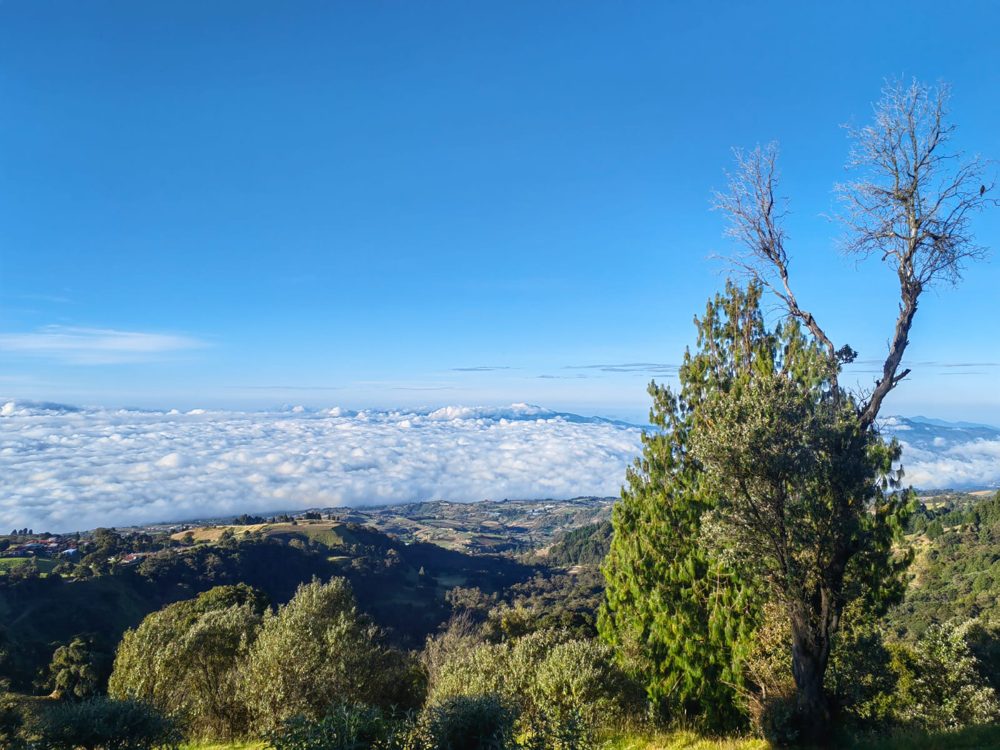 Montañas y nubes de Costa Rica